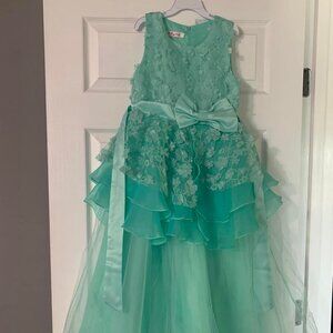 Girls size 8 new with tags formal dress.